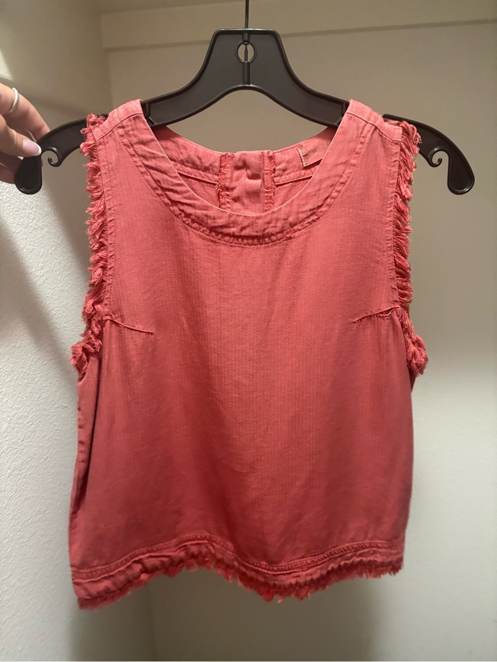 Altar'd State Coral Frayed-Edge Sleeveless Tank